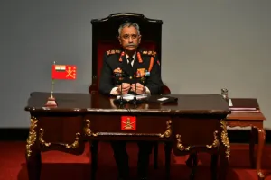 एलएसी पर माहौल तनावपूर्ण, किसी भी स्थिति से निपटने को तैयार: सेना प्रमुख