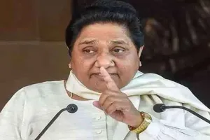 किसानों को विश्वास में लेना चाहिए था: मायावती