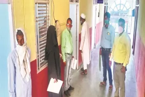 मुरादाबाद : मदरसा शिक्षकों को चार साल से नहीं मिला वेतन, सत्यापन को लगी भीड़