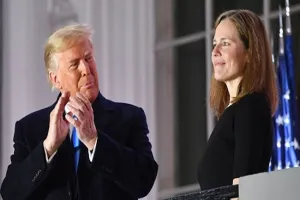 एमी कॉनी बैरट ने ली उच्चतम न्यायालय में न्यायमूर्ति पद की शपथ