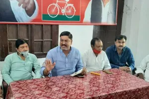 अयोध्या: सपा नेता ने उठाया सवाल, हवाई पट्टी की जमीन पर ही एयरपोर्ट बनवाने की जिद क्यों