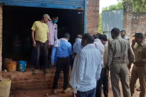 बाराबंकी: नकली डीजल व पेट्रोल बनाने का खुलासा, फैक्ट्री सील