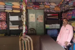 बरेली: बुरे दौर से गुजर रही गांधी की खादी, नहीं मिल रहे खरीदार