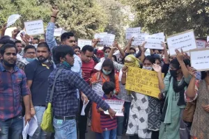 बरेली: चयन के बाद भी नहीं बने शिक्षक, कलेक्ट्रेट पर प्रदर्शन