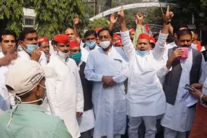 बरेली: प्रदेश में बढ़ते अपराधों के विरोध में सपा का प्रदर्शन