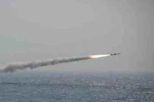 ब्रह्मोस मिसाइल का नौसेना के युद्धपोत से सफल परीक्षण