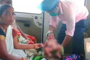बरेली: एंबुलेंस में कराया प्रसव, जच्चा-बच्चा दोनों सुरक्षित