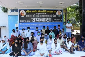 मुरादाबाद: हाथरस की बेटी को न्याय दिलाने उपवास पर बैठीं बेटियां