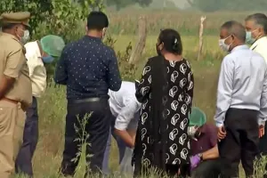 हाथरस केस: आरोपी लवकुश के घर से ‘लाल दाग’ वाली शर्ट बरामद