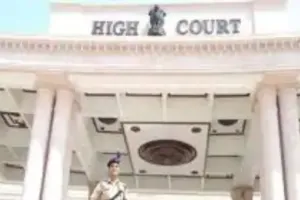 हाथरस केस: ‘एसपी को निलंबित किया तो डीएम को क्यों नहीं’