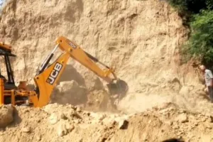 बांदा: जसपुरा में मिट्टी का टीला ढहने से दो सगे भाइयों की मौत