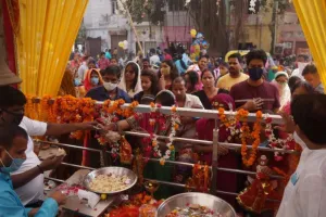 बरेली: मां के जयकारों से गूंजे मंदिर, सादगी से हुई शैलपुत्री की पूजा