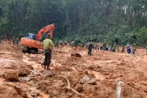 वियतनाम: भूस्खलन की चपेट में आया सेना का एक शिविर, 22 सैन्यकर्मी मलबे में दबे