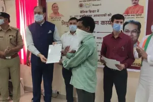 अमेठी: प्रभारी मंत्री ने नवनियुक्त सहायक अध्यापकों को बांटे नियुक्ति पत्र