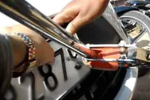 उप्र: वाहनों पर हाई सिक्योरिटी नंबर प्लेट लगाना हुआ अनिवार्य