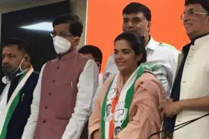 बिहार चुनाव: कांग्रेस में शामिल हुईं शरद यादव की बेटी सुभाषिनी