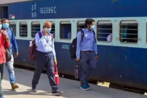 यात्रीगण कृपया ध्यान दें… ट्रेन में यात्रा से पहले जरूर पढ़ें यह खबर, नहीं तो हो सकती है जेल!