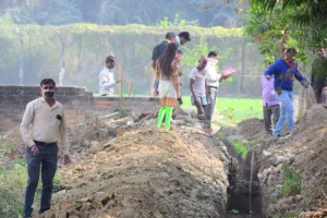 बरेली: श्मशान भूमि के सीमांकन के दौरान हंगामा, टीम से नोकझोंक