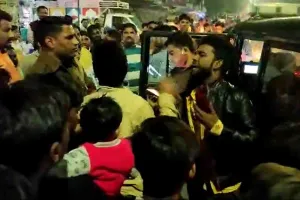 जलालाबाद: मोमोज खाते वक्त प्लेट पर लगा हाथ, हो गया विवाद, आई पुलिस और फिर…