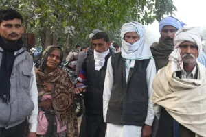 बरेली: ओडीएफ पर कलंक- खेत में शौच गए छात्र की करंट से मौत