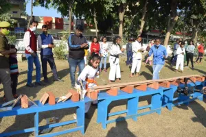 बरेली: पांच साल की अनिका ने एक मिनट में तोड़ी 170 टाइल्स