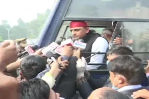 यूपी: अखिलेश यादव पर एफआईआर, महामारी एक्ट के तहत हुई कार्रवाई