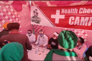 सिंघू बॉर्डर किसान प्रदर्शन: मुफ्त चिकित्सा शिविरों का लाभ उठाने पहुंचे आसपास के गांवों के लोग