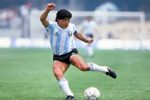 नपोली ने माराडोना के नाम पर रखा स्टेडियम का नाम