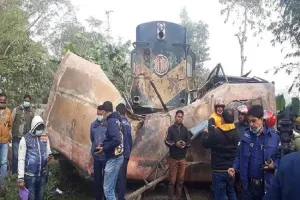 बांग्लादेश में बस-ट्रेन की टक्कर में 11 लोगों की मौत, पांच घायल