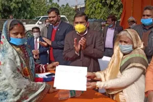 अयोध्या: मेला लगाकर बांटा गया 3 करोड़ 17 लाख का ऋण