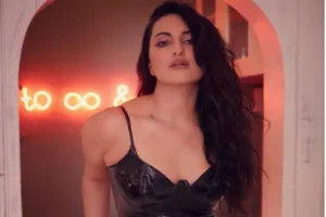 सोनाक्षी सिन्हा ने शुरू की वेब सीरीज ‘फॉलेन’ की शूटिंग, बोलीं- लॉकडाउन के बाद सेट पर पहला दिन