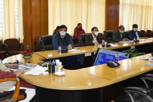 स्मार्ट सिटी के कार्यों को समय से करें पूरा: त्रिवेन्द्र रावत