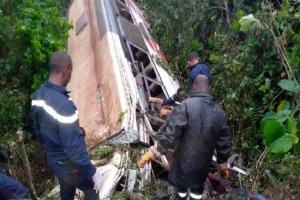 कैमरून में बस दुर्घटना, 60 लोगों की मौत