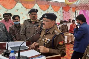 बाराबंकी। मार्फीन तस्करी के दाग को मिटाने के लिए पुलिस अधीक्षक ने लगाई चौपाल