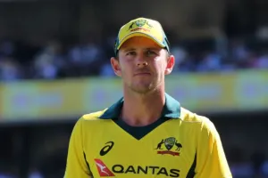 भारत के खिलाफ पहले टेस्ट के लिए स्टार्क की वापसी अहम: हेजलवुड