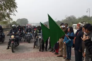 सड़क सुरक्षा माह: लखनऊ की सड़कों पर जीवन बचाने को बाइक लेकर उतरीं महिलाएं, जीवन रक्षा का संदेश 