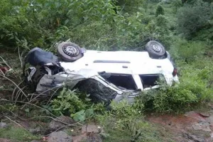 टिहरी: पर्यटकों की कार खाई में गिरी, मुजफ्फरनगर के दंपति की मौत