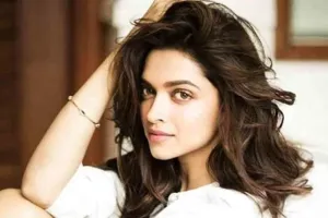 दीपिका पादुकोण ने शेयर किया फनी वीडियो, किचन में किया गरबा