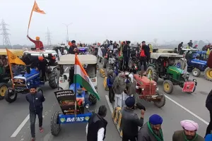 किसान आंदोलन: कृषि कानूनों के खिलाफ किसानों ने निकाली ट्रैक्टर रैली