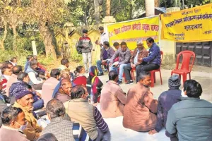 मुरादाबाद: एमडीए से निकाले गए कर्मचारियों की सुरक्षा गार्डों से नोकझोंक, हंगामा