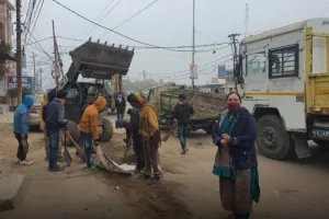 लखनऊ: सफाई अभियान के साथ ही अतक्रिमण करने वालों को भी सिखाया सबक