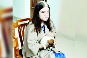 सुलतानपुर: मेनका गांधी ने दृष्टिहीन बेजुबान को अपनाया 