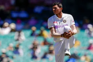 गेंदबाजी करते हुए ग्रोइन चोट का शिकार हुए नवदीप सैनी