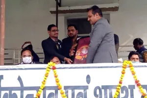 हरदोई: बार एसोसिएशन के शपथ ग्रहण समारोह में बोले महाधिवक्ता- ‘बार को राजनीतिक मंच न बनने दें’