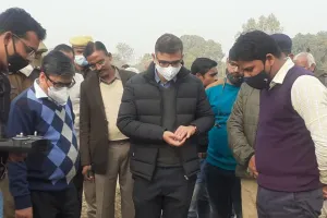 बाराबंकी: घरौनी बनाने के कार्यों का मंडलायुक्त ने किया निरीक्षण