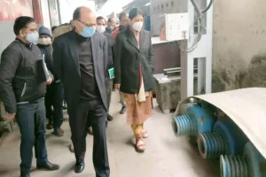 लखनऊ: डीआरएम ने चारबाग पहुंचकर ली यात्री सुविधाओं की जानकारी 