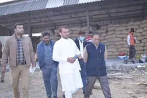 अमेठी: राज्यमंत्री सुरेश पासी ने किया धान क्रय केन्द्रों का निरीक्षण, अधिकारियों को दिए ये निर्देश