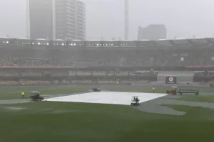 IND vs AUS: बारिश ने धोया आखिरी सेशन, ऑस्ट्रेलिया के 369 रनों के जवाब में भारत के दो विकेट पर 62 रन