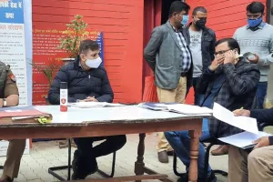 त्रिलोकपुर: समाधान दिवस में डीएम ने सुनीं शिकायतें, जमीनों की पैमाइश कर कब्जा दिलाने का आदेश