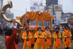 बरेली: गुरु के प्रकाश से रोशन हुआ आस्था का दरबार